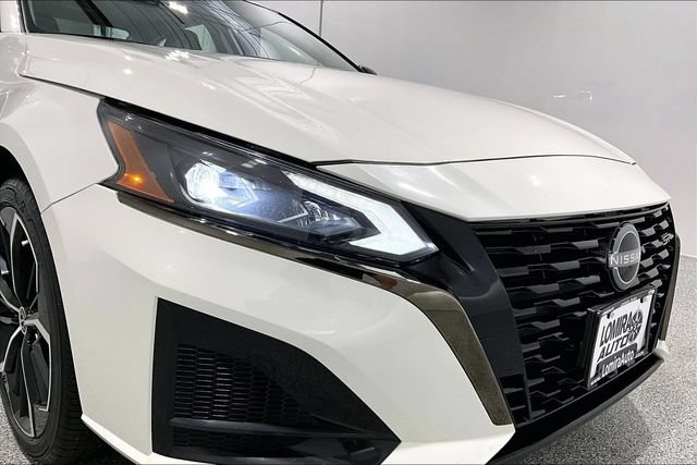 Used 2023 Nissan Altima 2.5 SR AWD/4WD image 39