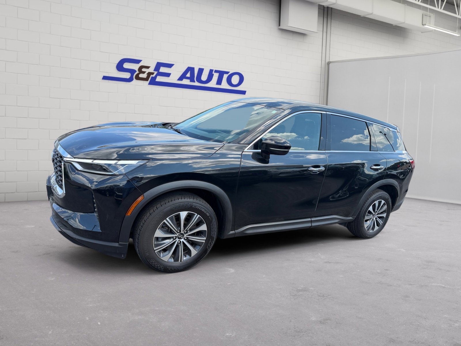 Used 2024 INFINITI QX60 Pure AWD/4WD image 2