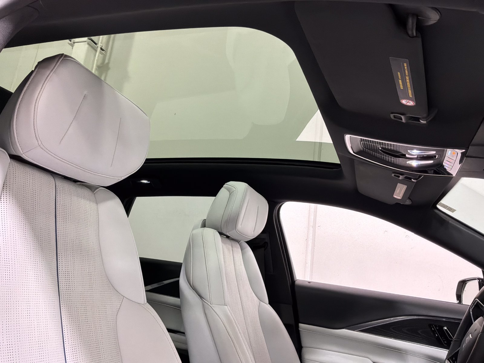 Used 2024 Cadillac Lyriq Sport AWD/4WD image 23