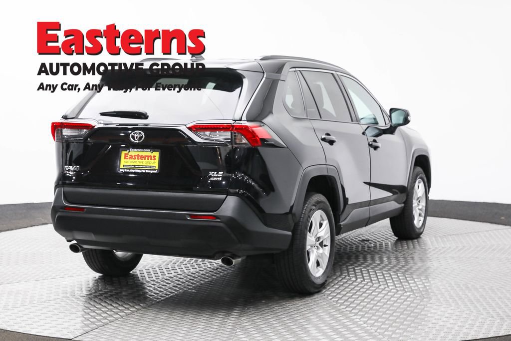 Used 2021 Toyota RAV4 XLE w/ Convenience Package image 5
