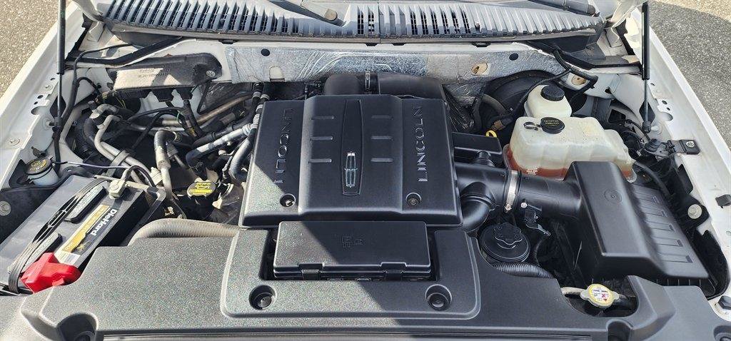 Used 2012 Lincoln Navigator 2WD image 20