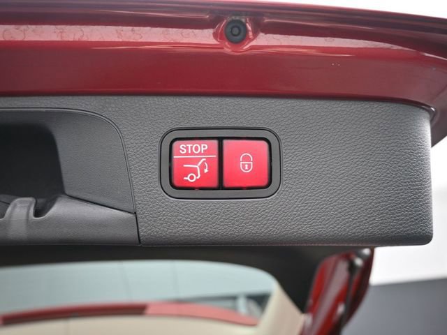 Used 2017 Mercedes-Benz GLC 300 4MATIC image 22