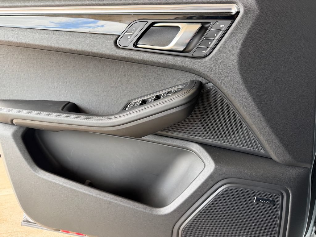 Certified 2026 Porsche Macan AWD/4WD image 25