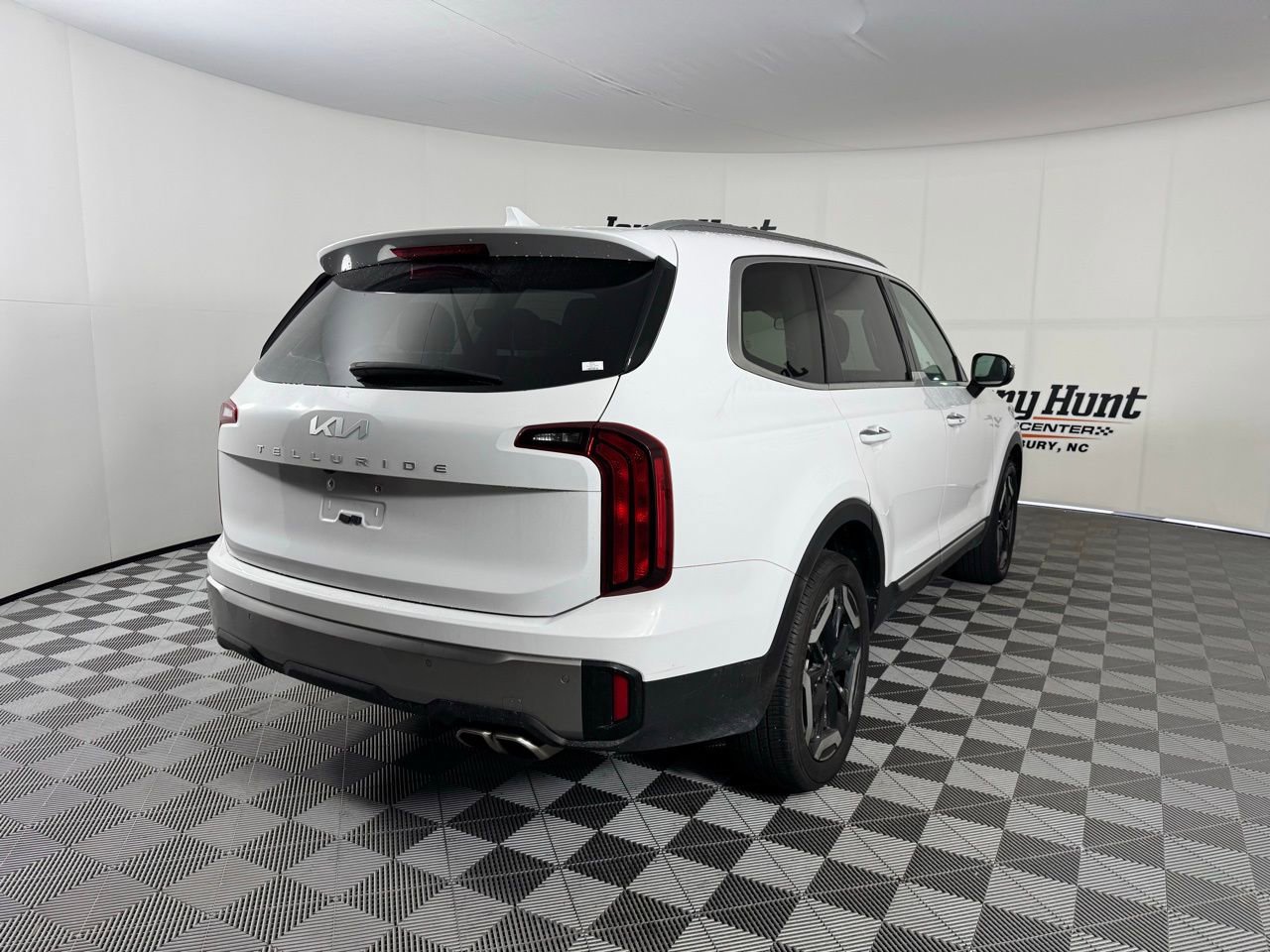 Used 2025 Kia Telluride S image 11