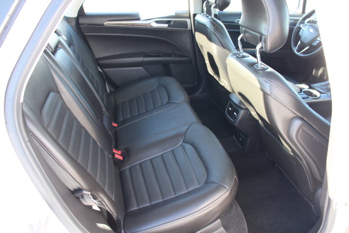 Used 2014 Ford Fusion Energi SE w/ Driver Assist Package image 17