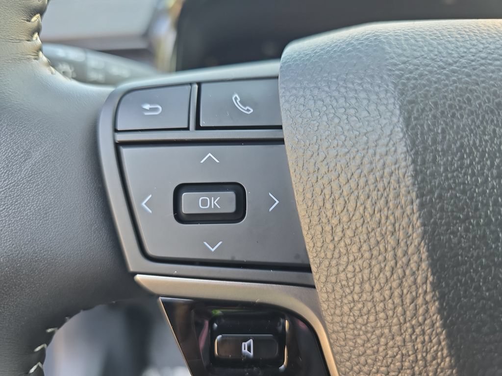 Used 2025 Toyota Camry SE w/ Convenience Package FWD image 17