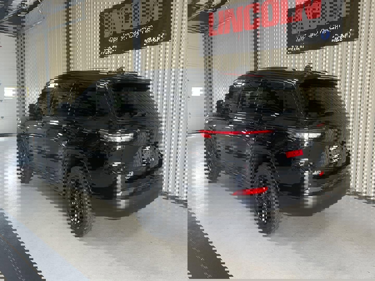 Used 2024 Jeep Grand Cherokee L Altitude image 3