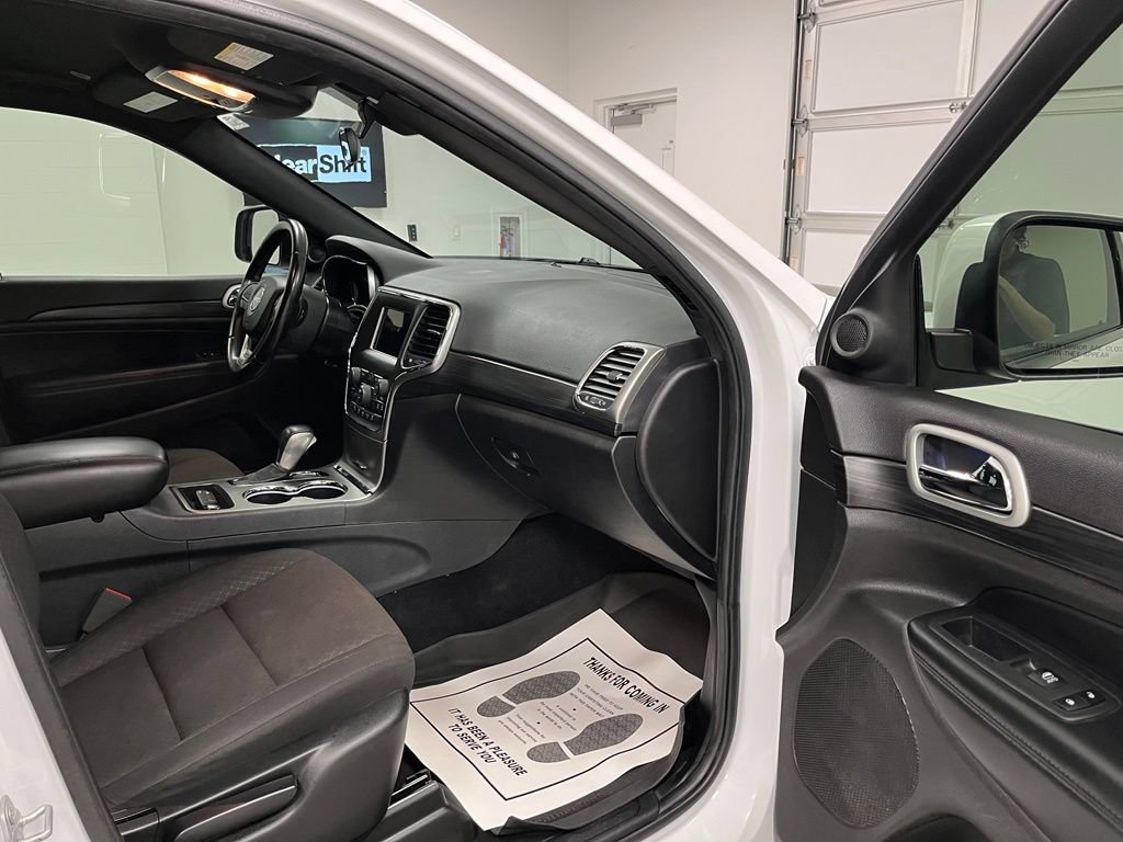 Used 2020 Jeep Grand Cherokee Laredo AWD/4WD image 57