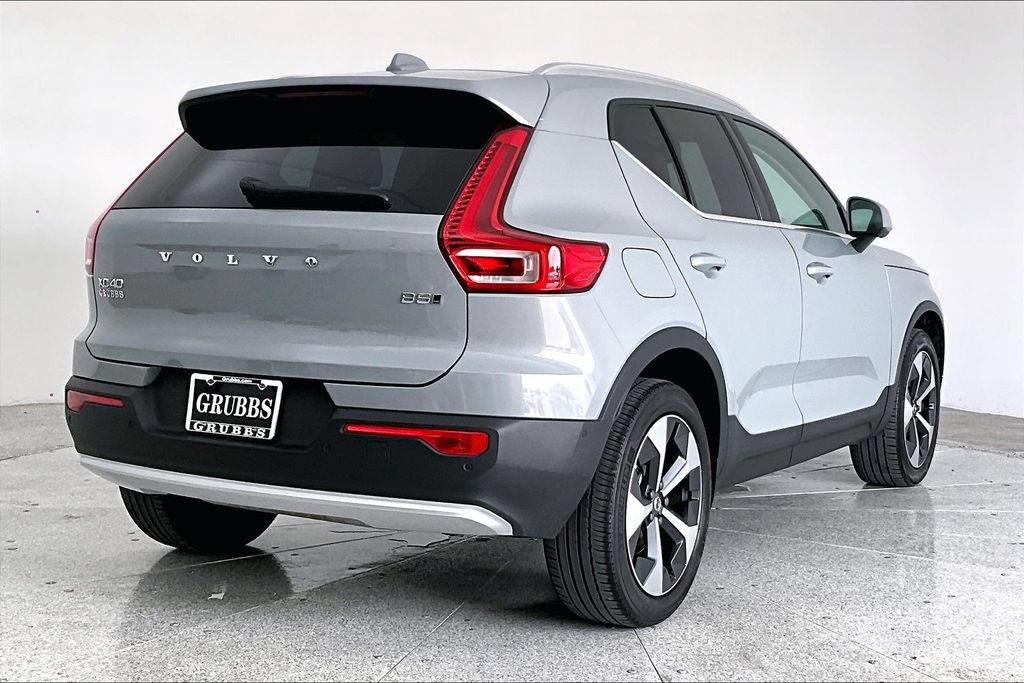 Used 2024 Volvo XC40 B5 Plus AWD/4WD image 2