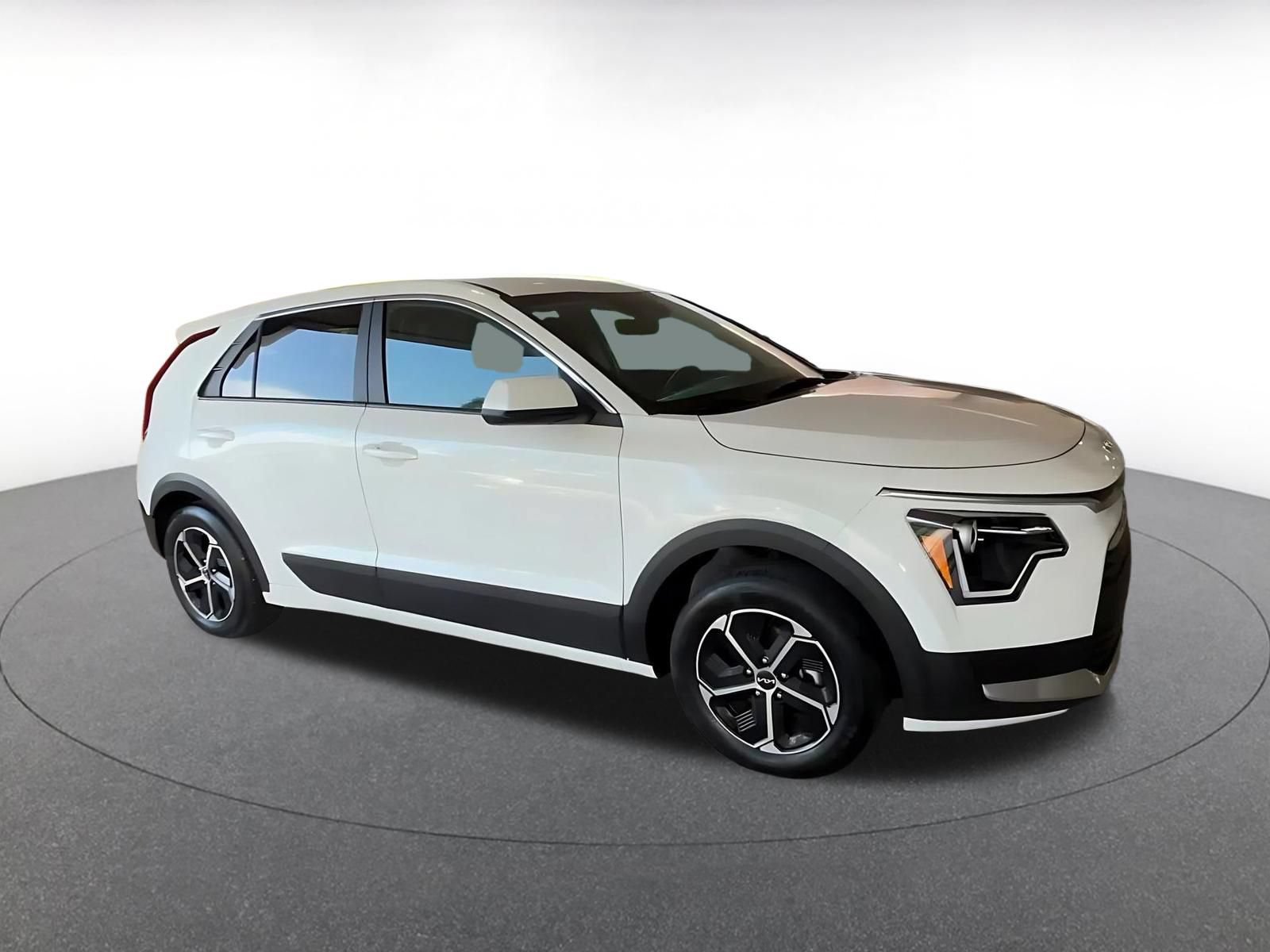 Used 2026 Kia Niro LX FWD image 2