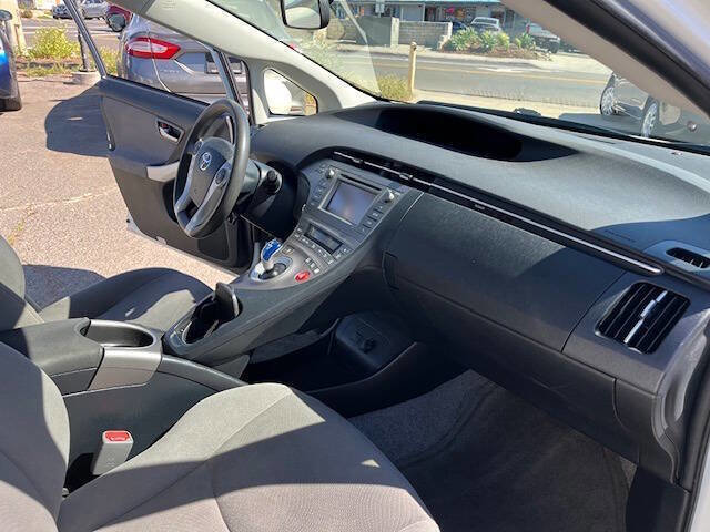 Used 2015 Toyota Prius Two FWD image 11