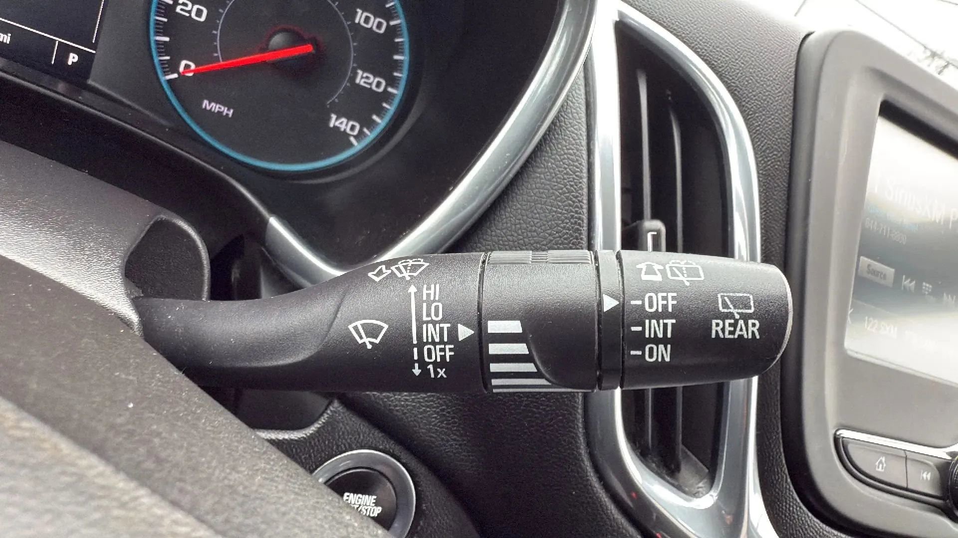 Used 2018 Chevrolet Equinox LT image 13