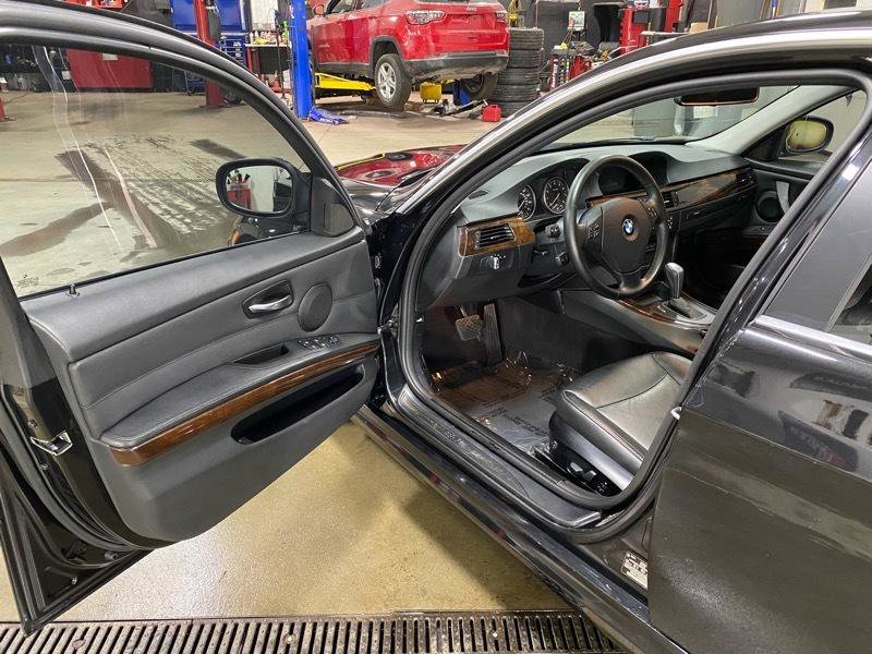 Used 2011 BMW 335i xDrive Sedan image 25