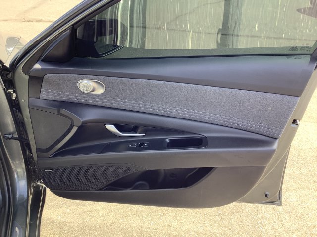 Used 2025 Hyundai Elantra Limited FWD image 38