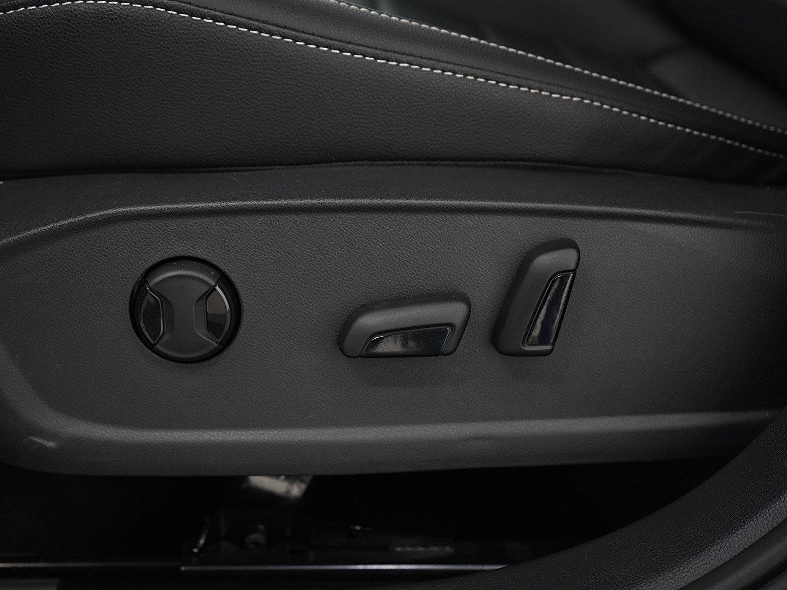 Used 2023 Volkswagen Jetta SE w/ Panoramic Sunroof Package image 25