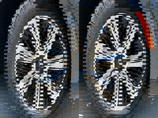 New 2026 Cadillac Escalade IQ Luxury 2 video 3