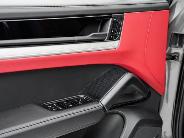 Certified 2025 Porsche Cayenne image 8