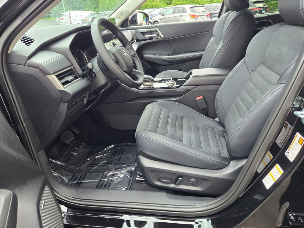 New 2025 Mitsubishi Outlander SE image 14