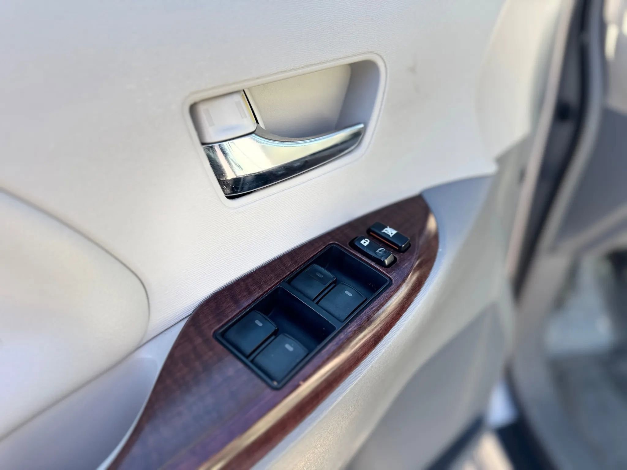 Used 2012 Toyota Sienna XLE image 31