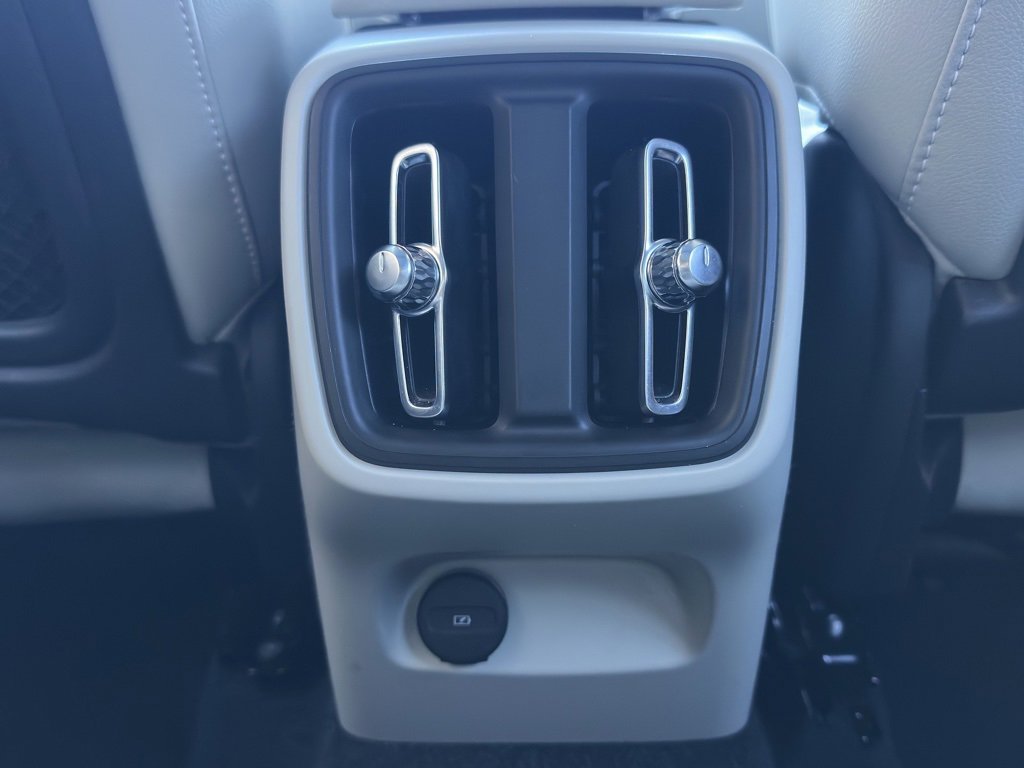 Used 2020 Volvo XC40 T4 Inscription image 26