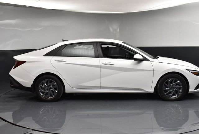 Used 2024 Hyundai Elantra SEL FWD image 8