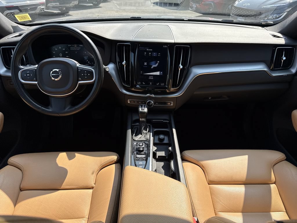 Used 2019 Volvo XC60 T6 Momentum w/ Multimedia Package AWD/4WD image 10