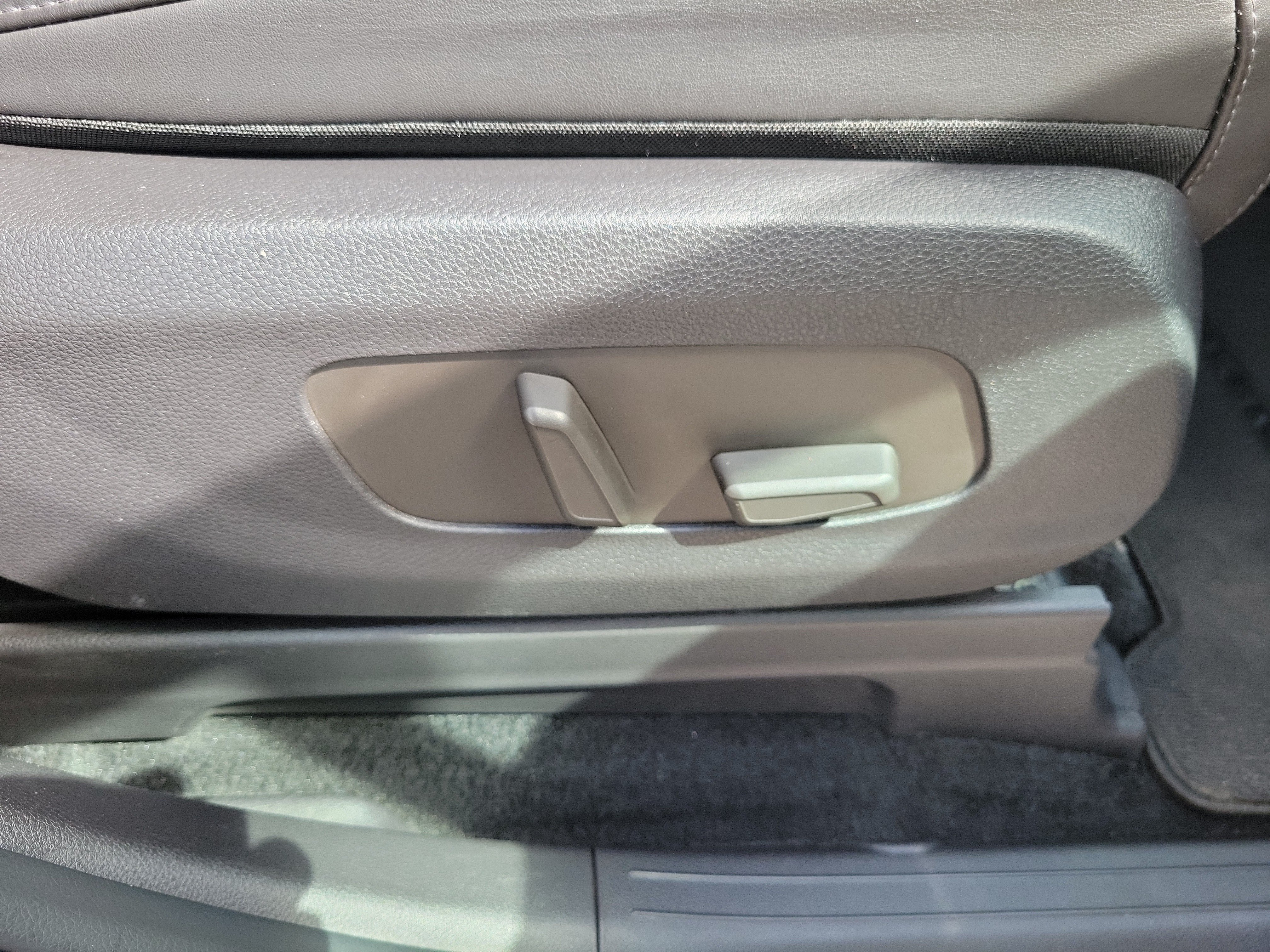 Certified 2025 Kia Carnival EX FWD image 7