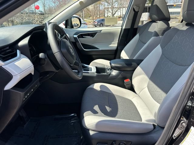 Used 2025 Toyota RAV4 XLE image 30