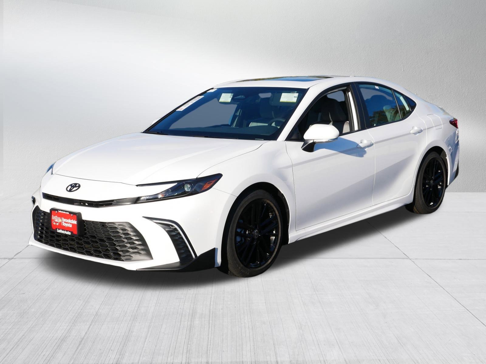 Certified 2025 Toyota Camry SE image 3