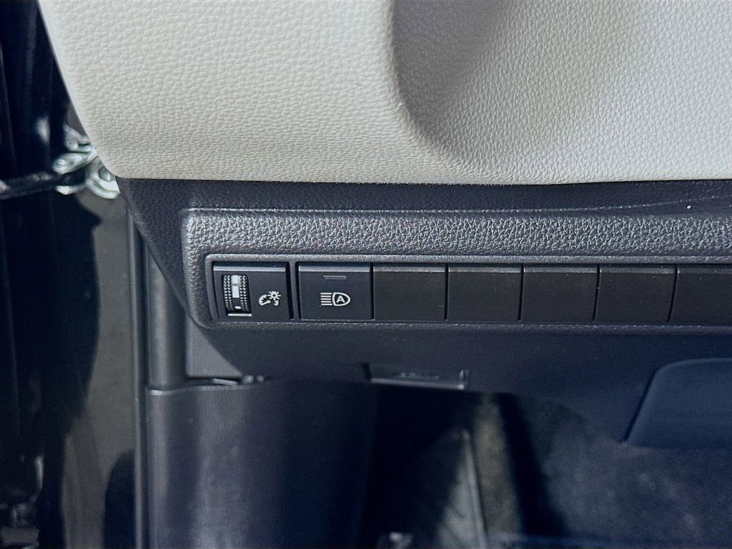Used 2025 Toyota Corolla LE image 21