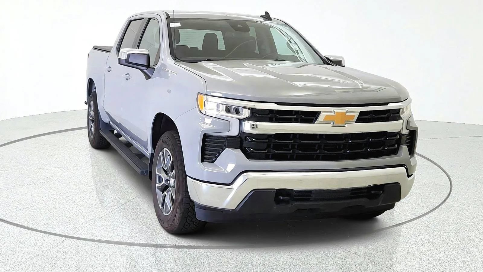 Used 2024 Chevrolet Silverado 1500 LT AWD/4WD image 2