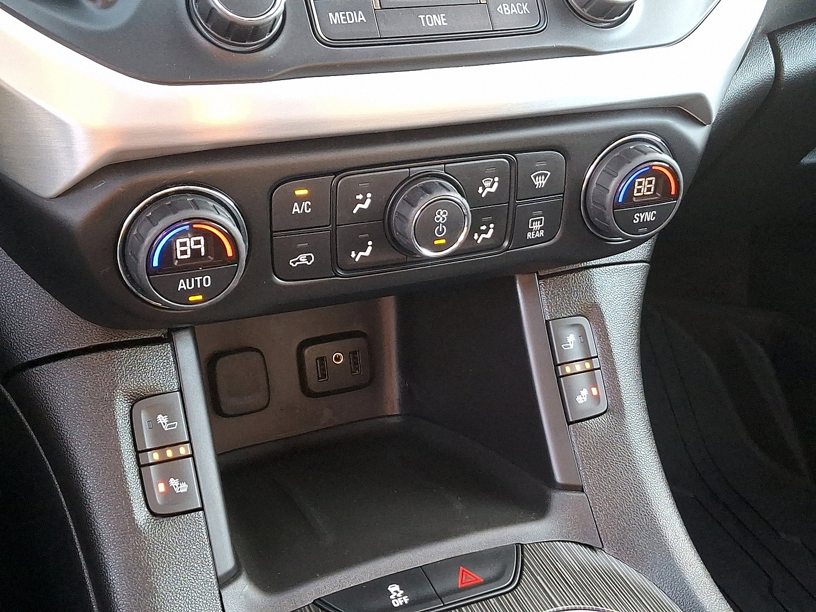 Used 2019 GMC Acadia SLT w/ LPO, Floor Liner Package image 16