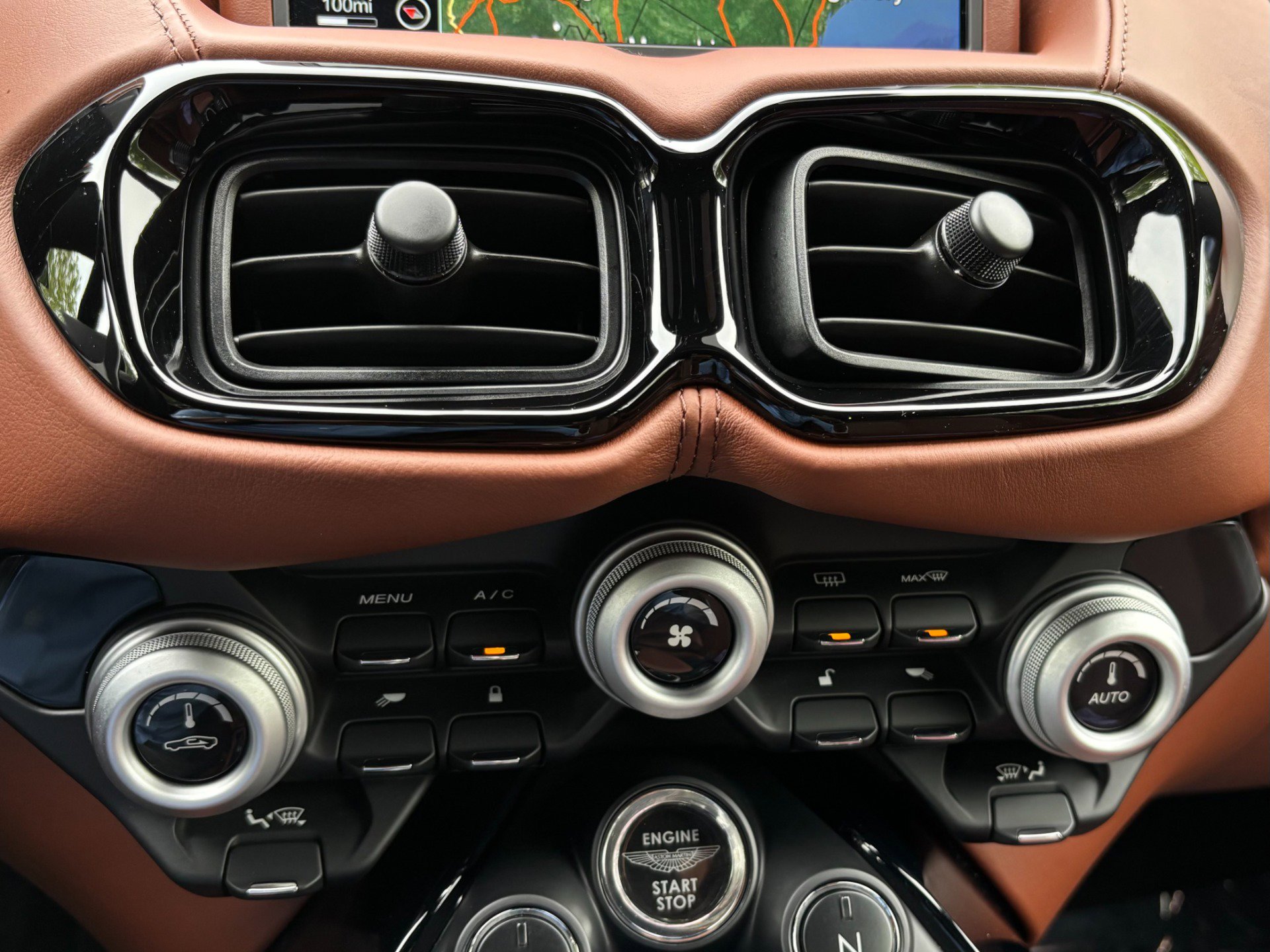Used 2020 Aston Martin V8 Vantage Coupe RWD image 24