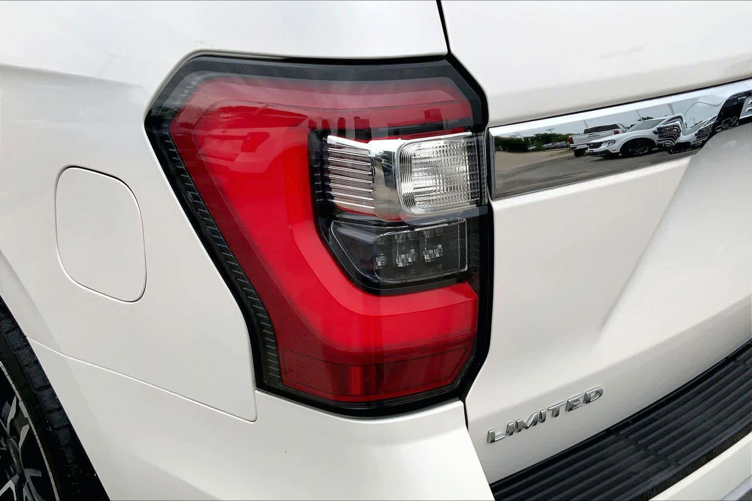 Used 2019 Ford Expedition Limited w/ Texas Edition Package RWD image 26