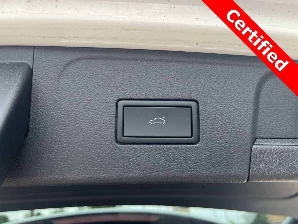 Used 2025 Volkswagen Atlas SE image 17