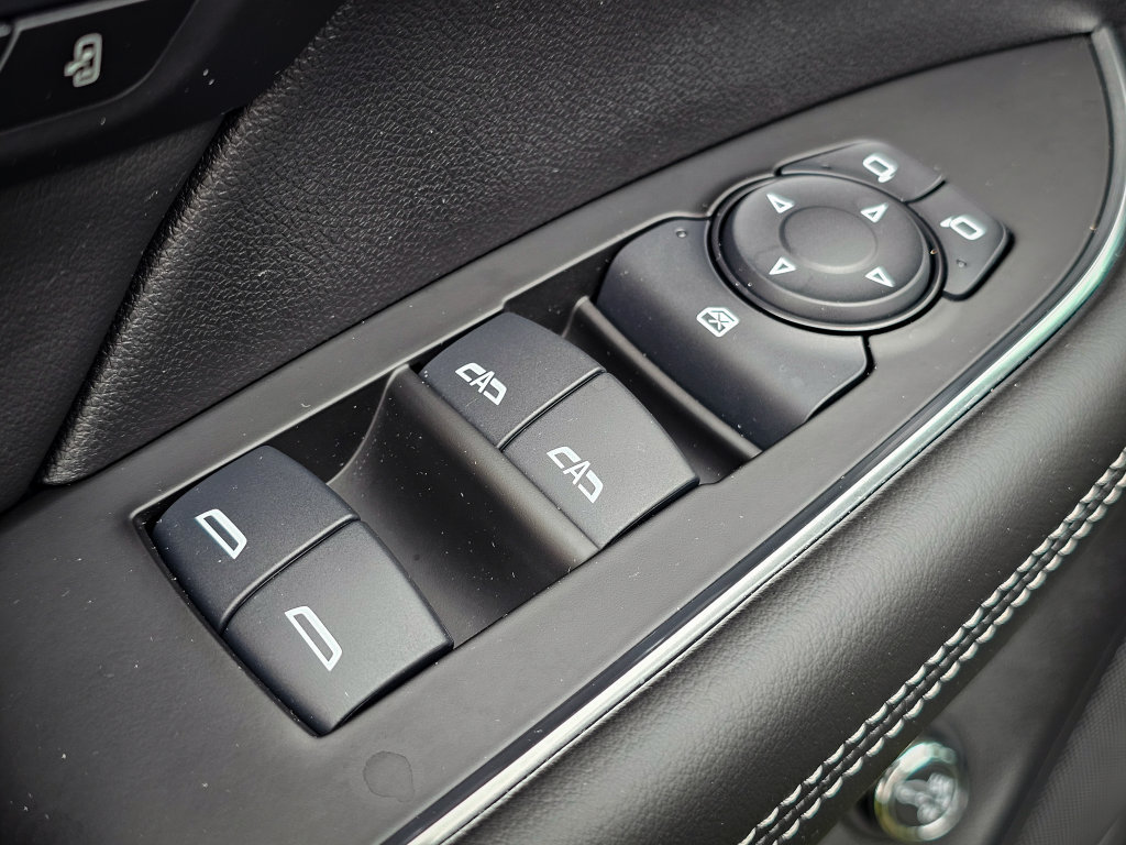Used 2023 Buick Envision Essence w/ Sport Touring Package AWD/4WD image 12