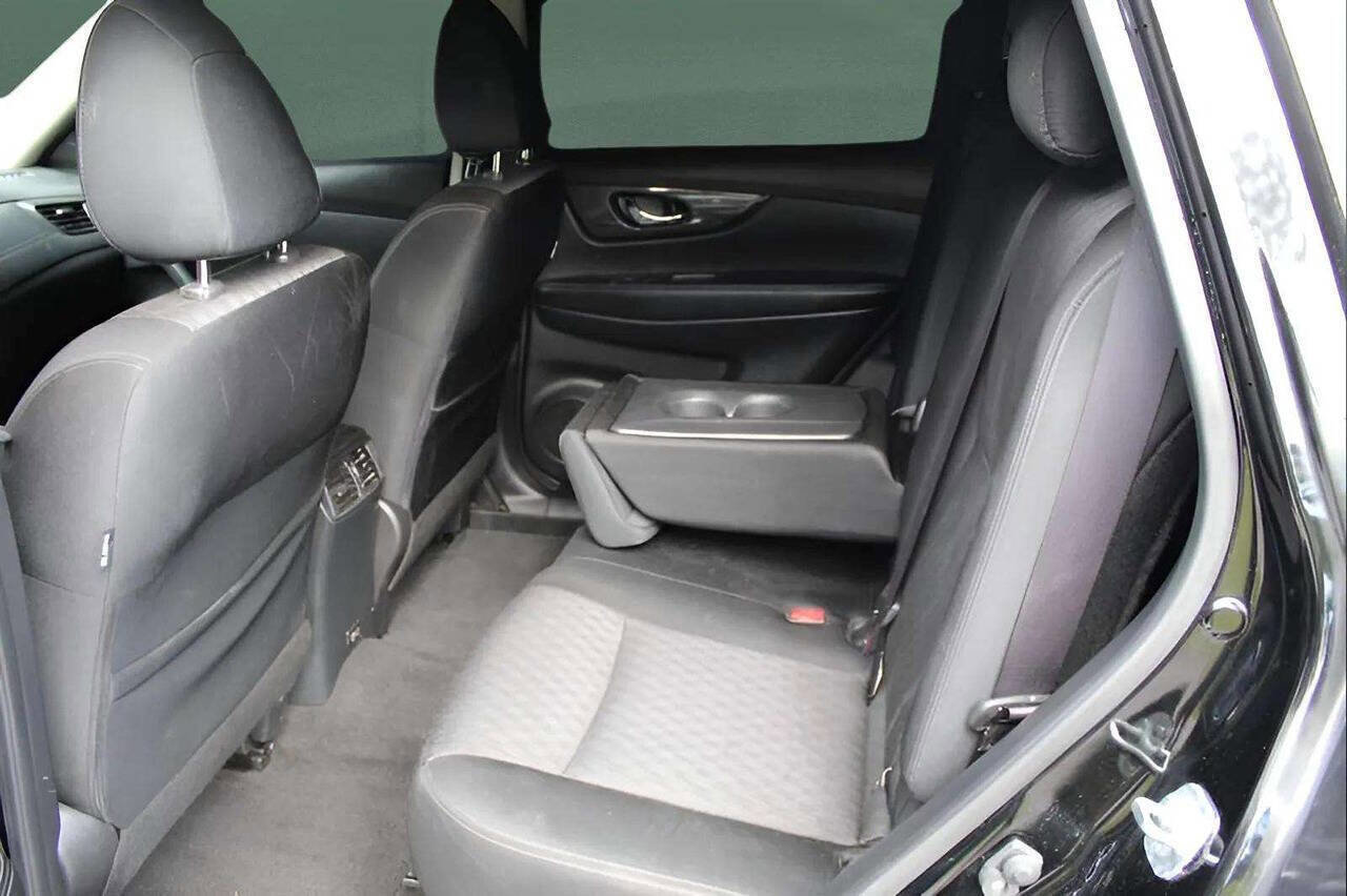 Used 2019 Nissan Rogue SV w/ Premium Package image 15