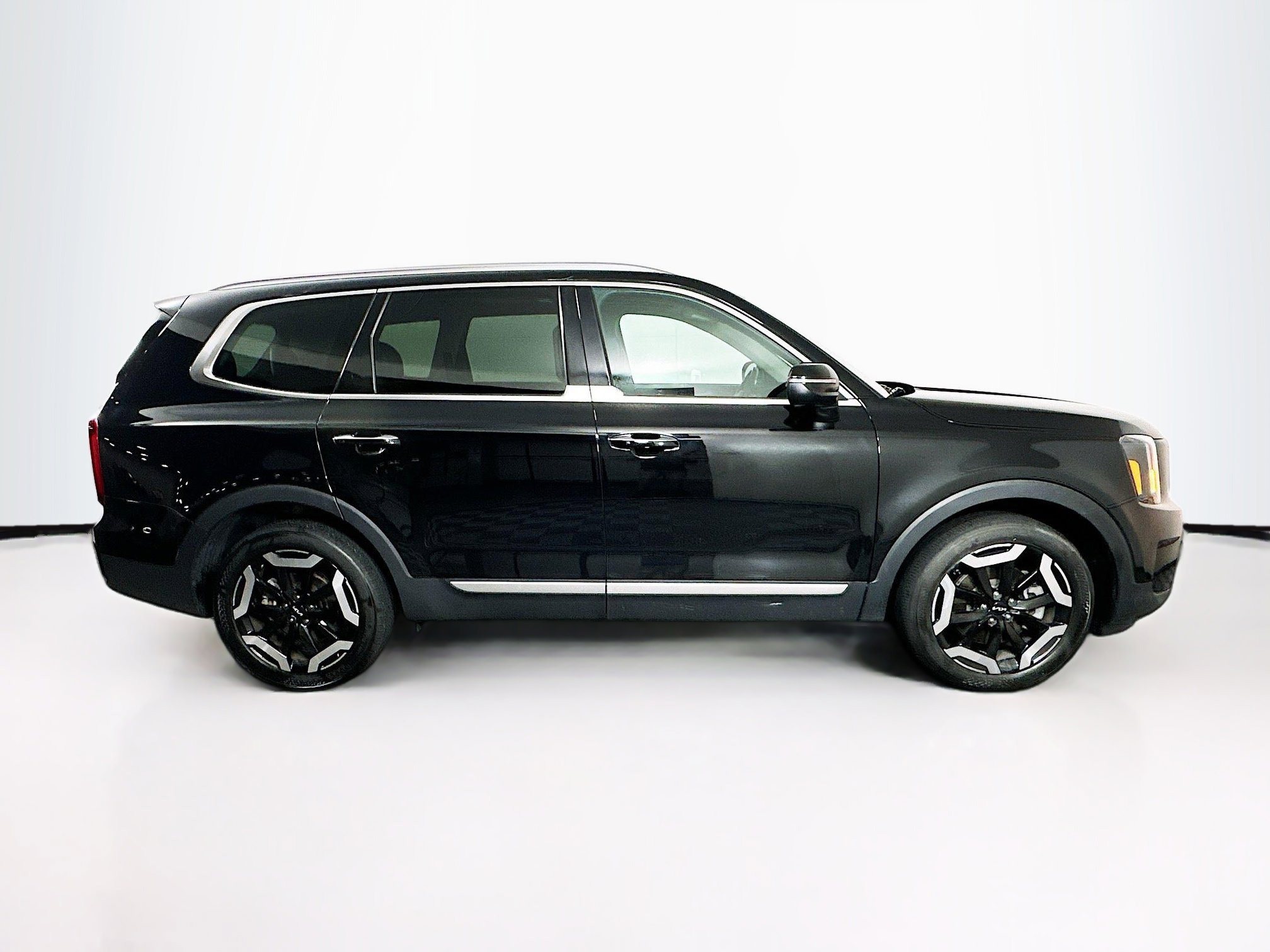 Used 2025 Kia Telluride S FWD image 10