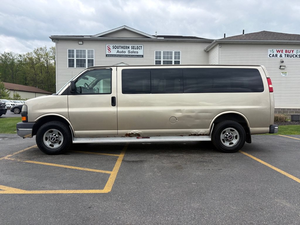 Used 2008 GMC Savana 3500 Extended Passenger w/ LT Preferred Equipment Group RWD image 1