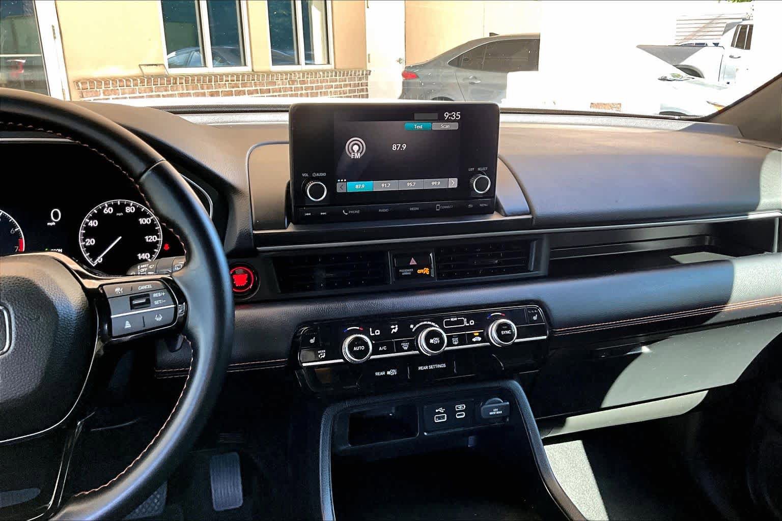 Certified 2025 Honda Pilot Sport image 7