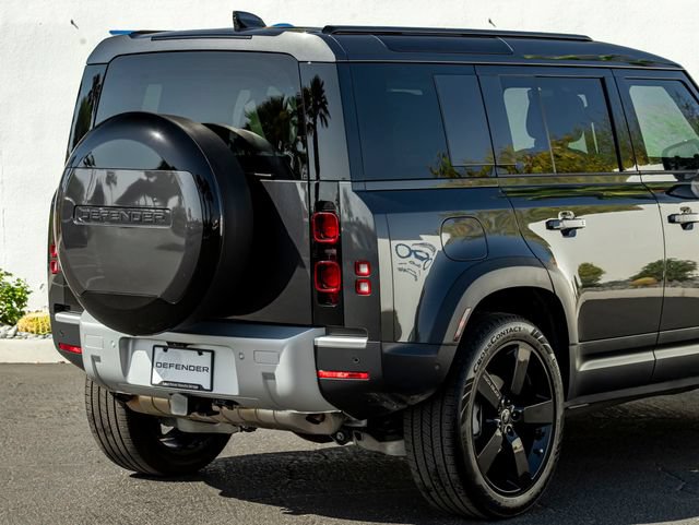 Used 2025 Land Rover Defender 110 S AWD/4WD image 7