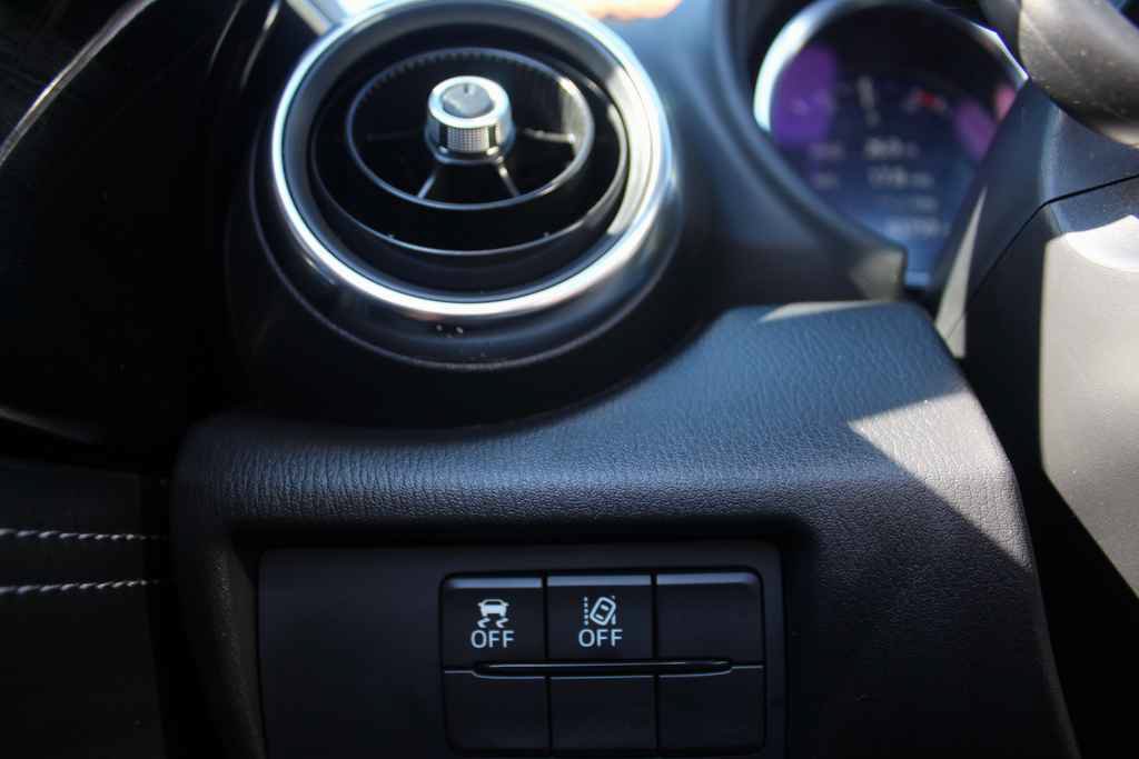 Used 2020 MAZDA MX-5 Miata RF Grand Touring RWD image 14