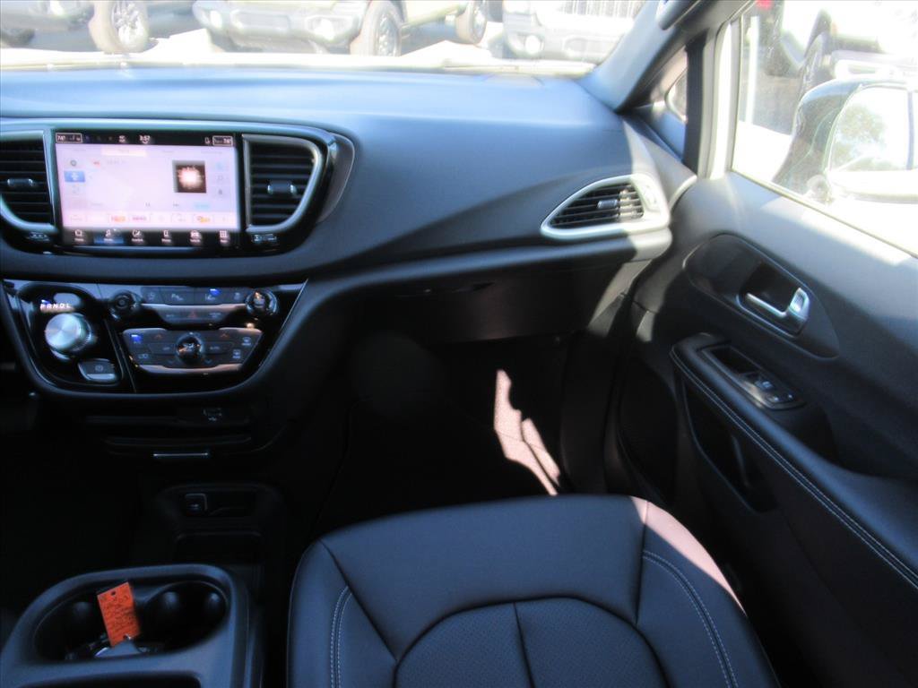New 2026 Chrysler Voyager LX FWD image 13
