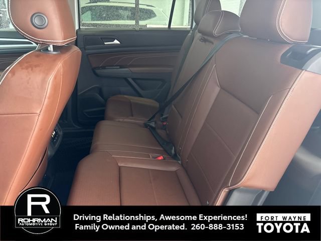 Used 2023 Volkswagen Atlas SE w/ Black Wheel Package FWD image 9