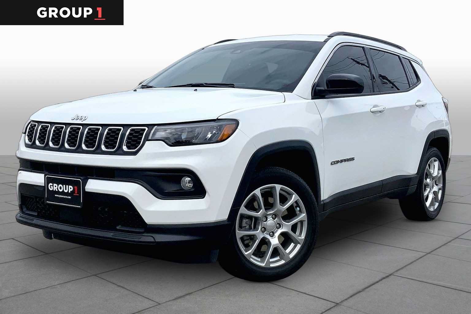 Used 2024 Jeep Compass Latitude AWD/4WD image 1
