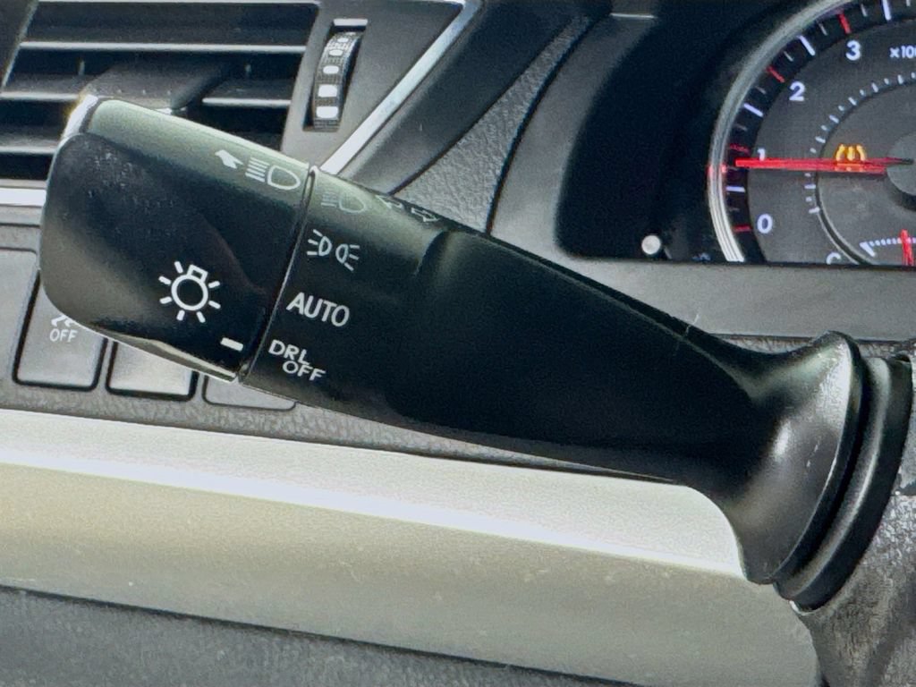 Used 2017 Toyota Camry SE w/ Moonroof Package FWD image 14