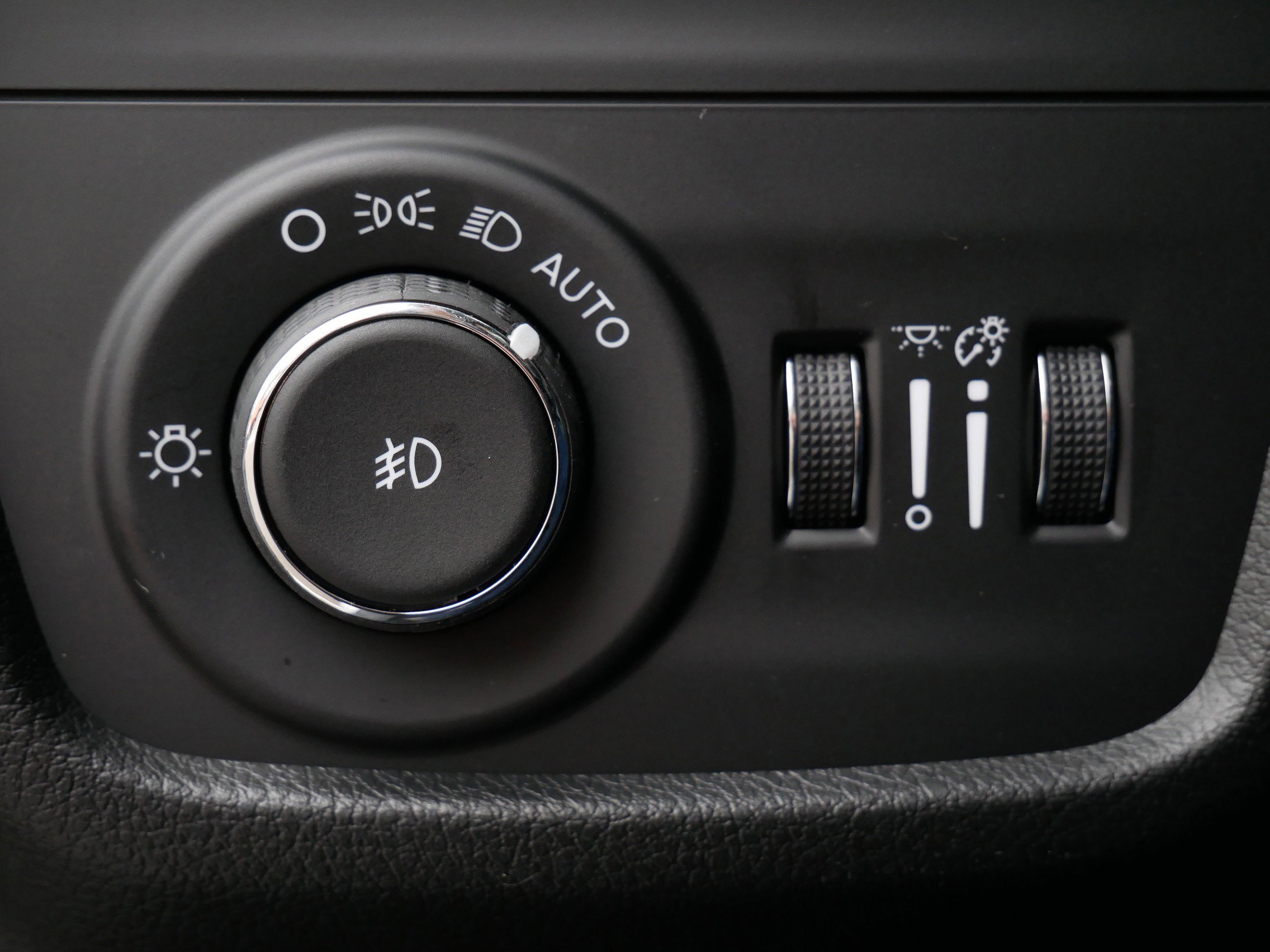 New 2025 Jeep Grand Cherokee Limited w/ Luxury Tech Group II image 14