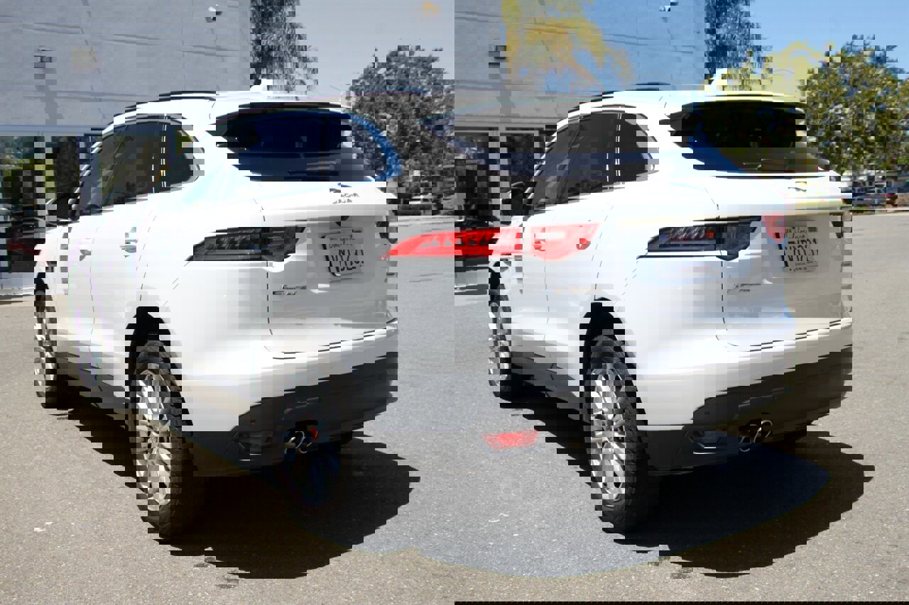 Used 2017 Jaguar F-PACE Prestige image 6