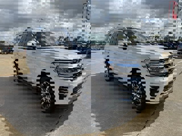 Used 2024 Ford Expedition Limited image 6