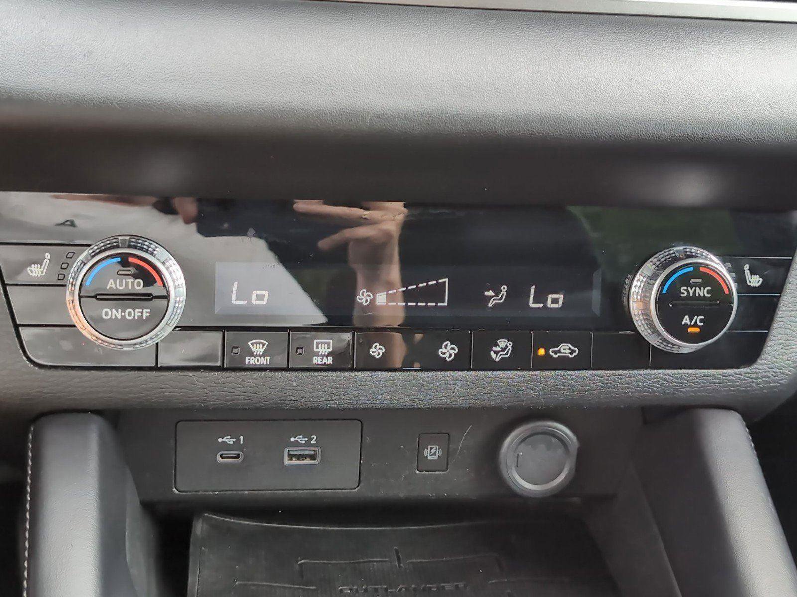 Used 2022 Mitsubishi Outlander SEL Black Edition FWD image 17